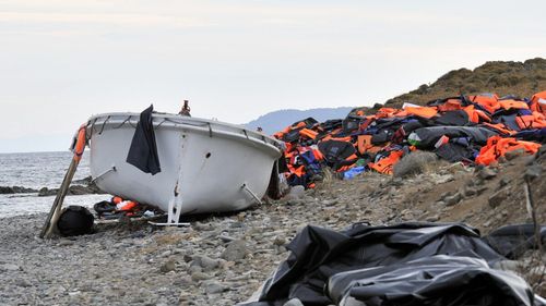 Polițiștii de frontieră români în misiune Frontex pe Marea Mediterană au salvat 79 de migranți aflați pe o barcă de lemn în apropiere de Lampedusa