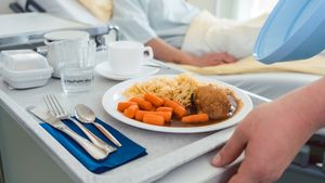 Ce mâncare se servește în spitalele din 13 țări / În România statul alocă 20 de lei pe zi pentru masa unui pacient