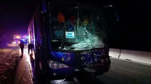 Traficul blocat pe Centura de Est a Ploieștiului după un accident între un microbuz și două autoturisme/ Opt persoane, transportate la spital