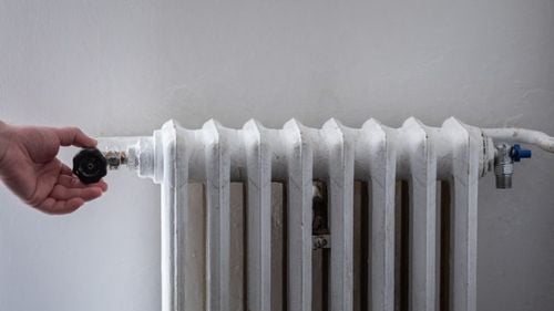 „Dați căldura mai încet cu un grad, pentru a reduce dependența de gaz rusesc”, recomandă un oficial din energie