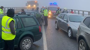 Efectele carambolului cu 20 de mașini: Compania de Autostrăzi, amendată cu 14.500 de lei pentru că nu a curățat poleiul