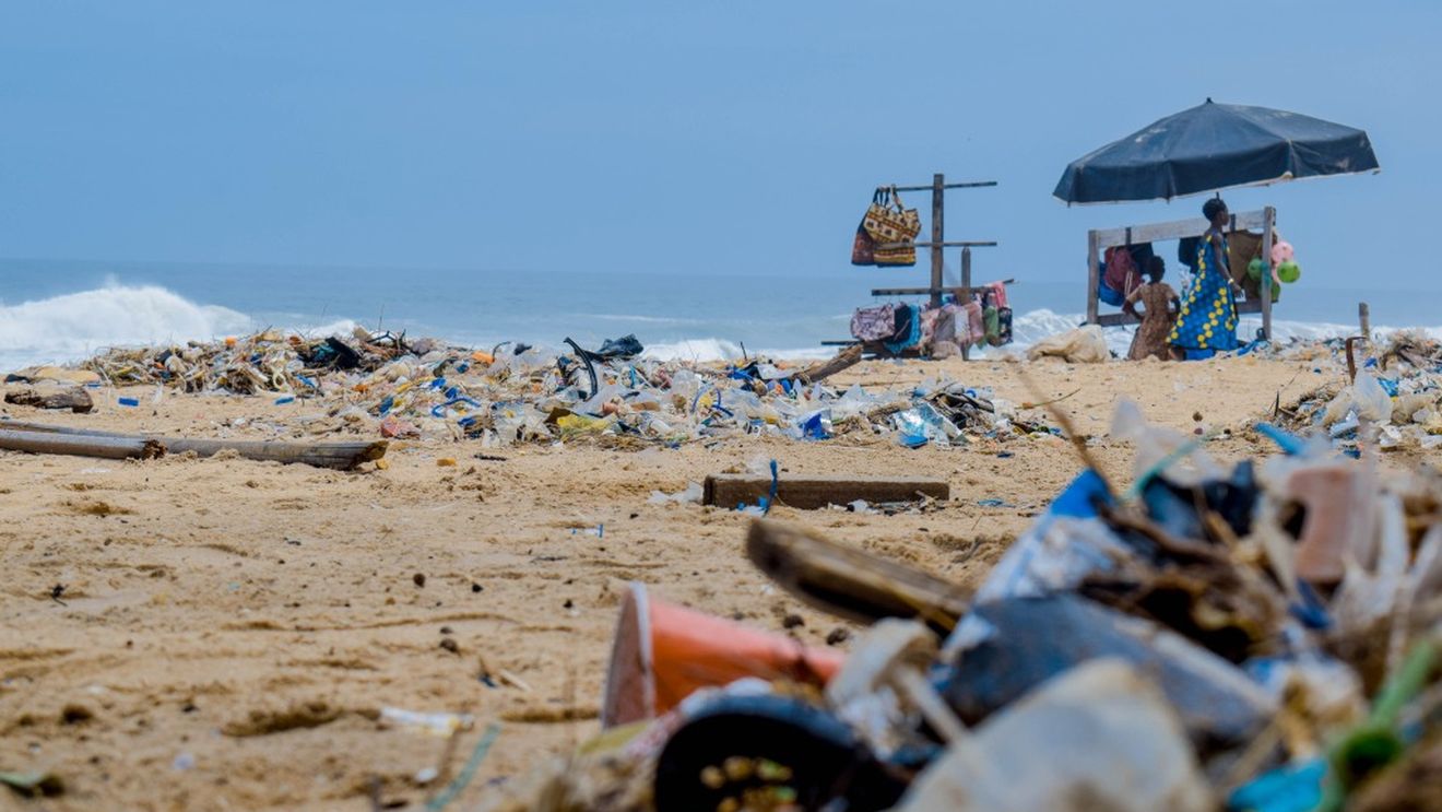 Acumularea de deşeuri din plastic pe fondul pandemiei stârneşte preocupare în Europa