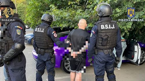 Vlad Obu, considerat apropiat al fratilor Tate, a fost ridicat de mascați/ Percheziții pentru destructurarea unui grup infracțional organizat, specializat în trafic de persoane/ Victimele, racolate prin metoda ”lover boy”