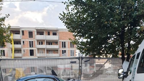 FOTO Grav accident de circulație în municipiul Sibiu: Un autoturism a intrat pe contrasens ciocnindu-se de un microbuz. Șoferul care a provocat accidentul nu avea permis de conducere