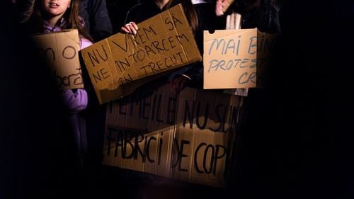 Întâlnire-manifest pentru democrație: Oana Pellea, Byron, Taxi, ”Dăruiește Viață”, Victor Rebengiuc, Radu Vancu, Marius Manole și mulți alții merg joi la Universitate, începând cu ora 20:00