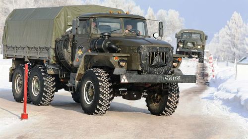 UPDATE Operațiune fulger a Rusiei în Kiev: Militarii ruși au capturat două vehicule ucrainene, și-au pus uniforme ucrainene și conduc un convoi militar major/ Acțiunea rusă a fost neutralizată, a anunțat ministrul adjunct al Apărării