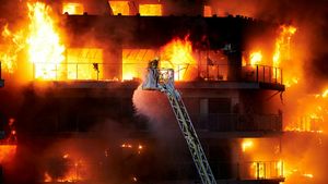 Două românce, mamă și fiică, de negăsit după incendiul din Valencia. O altă familie de români cere ajutor: "Nu avem nimic!"