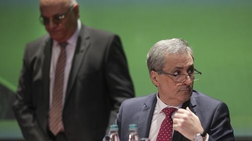 DOCUMENT Ordonanța Militară 3: Carantină generalizată de miercuri, pentru toată lumea/ Persoanele de peste 65 de ani vor ieși numai între orele 11 și 13 strict pentru urgențe/ Se suspendă zborurile spre și dinspre Franța și Germania pentru 14 zile