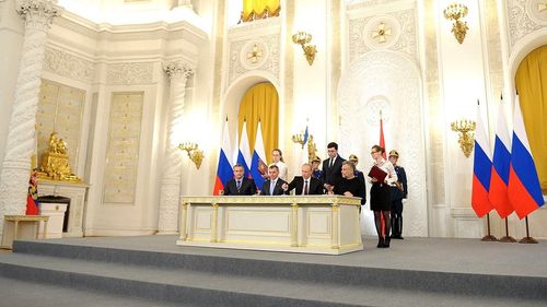 Dacă Putin se teme că va pierde Crimeea, nu se știe ce va face. Peninsula, care are o importanță deosebită pentru liderul rus, a declarat starea de urgență pe măsură ce Ucraina își intensifică asediul aerian (Mark Galeotti, The Times)