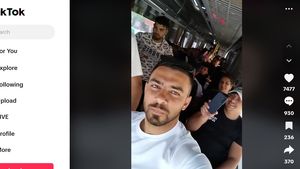 VIDEO Filmuleț postat pe TikTok dintr-un autocar de un român din Spania: „Mergem să-l votăm pe domnul Simion, aici 2-3 autocare”
