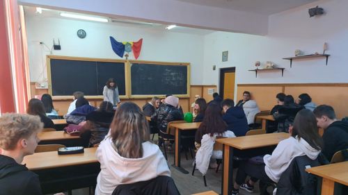 Elevii de clasa a VIII-a încep luni simularea Evaluării naţionale