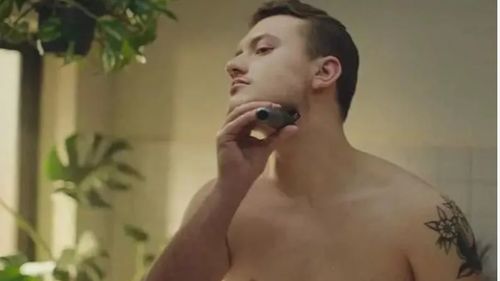 Compania Braun atrage reacții violente asupra unei reclame la un aparat de ras în care apare un model transsexual