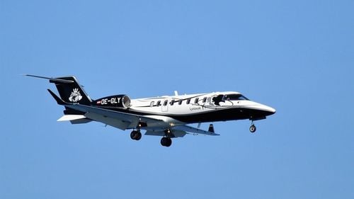 Procurorii DIICOT: Zborurile cu avioane private efectuate de Nordis au costat în total peste 1,5 milioane de euro / Printre ele, zborurile documentate de G4Media.ro  în care au fost liderii PSD Ciolacu, Grindeanu și Simonis / Ferrari, Bentley, Rolls Royce de aproape 5 milioane de euro