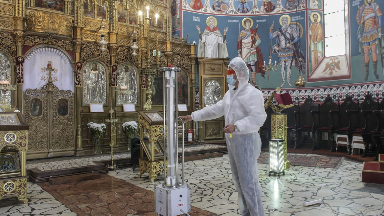 Biserica Ortodoxă: Obiectele de folosinţă perpetuă (Potir, disc, steluţă şi linguriţă) se curăţă înainte de folosire şi după folosirea acestora