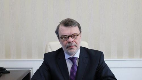 Daniel Barbu, fostul șef AEP, la ieşirea de la DNA: Fiecare partid cheltuieşte banii cum consideră oportun. Nu era în atribuţiile mele să fac control / Codrin Ștefănescu: Toate partidele dau explicații despre cheltuirea banilor la AEP