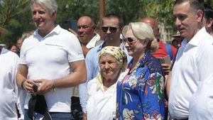 Băsescu: ”Tandemul PSD pentru prezidențiale, la lucru pentru recuperare de imagine; Teodorovici pentru Cotroceni, Dăncilă pentru Victoria. Vrea, nu vrea  partidul, asta e!”