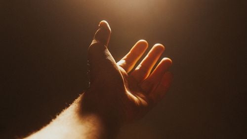 Povestea tragică a familiei cu patru orfani și tatăl care a stat 3 ani în pușcăria comunistă pentru că a dat o pâine unui disident, spusă de nepoți