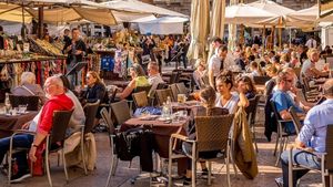 21 de români din 4 familii îndepărtați din Verona / Cerșetori și spălători de geamuri în intersecții, ei au strâns peste 850 de amenzi / Obțineau aproximativ 500 de euro pe zi pe familie