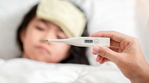 Ce trebuie să bei când ai febră. „Nu trebuie doar apă”
