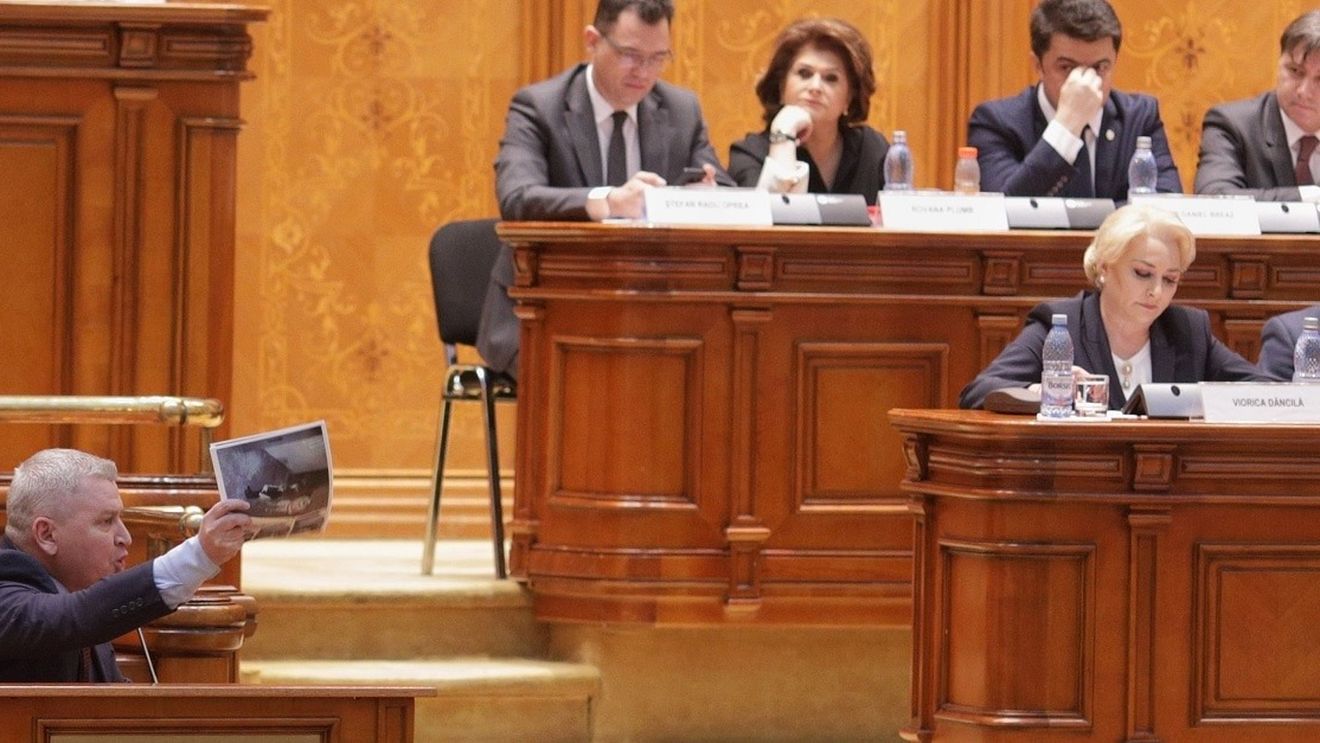 Discurs emoțional al liberalului Florin Roman la moțiunea de cenzură: I-a transmis premierului Dăncilă mesajul tăios al victimei unui tâlhar eliberat condiționat