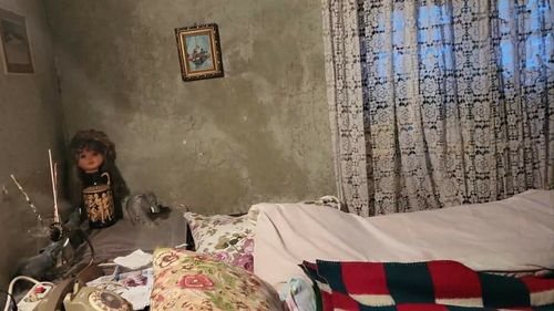 O bătrână a ajuns la  Spitalul Judeţean de Urgenţă Bistriţa în stare extrem de gravă, bolnavă, deshidratată şi cu viermi pe corp/ Femeia are familie, însă nu a fost îngrijită