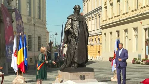 Klaus Iohannis este la Sibiu, participând la dezvelirea statuii lui Samuel von Brukenthal, amplasată în fața Palatului din Piața Mare