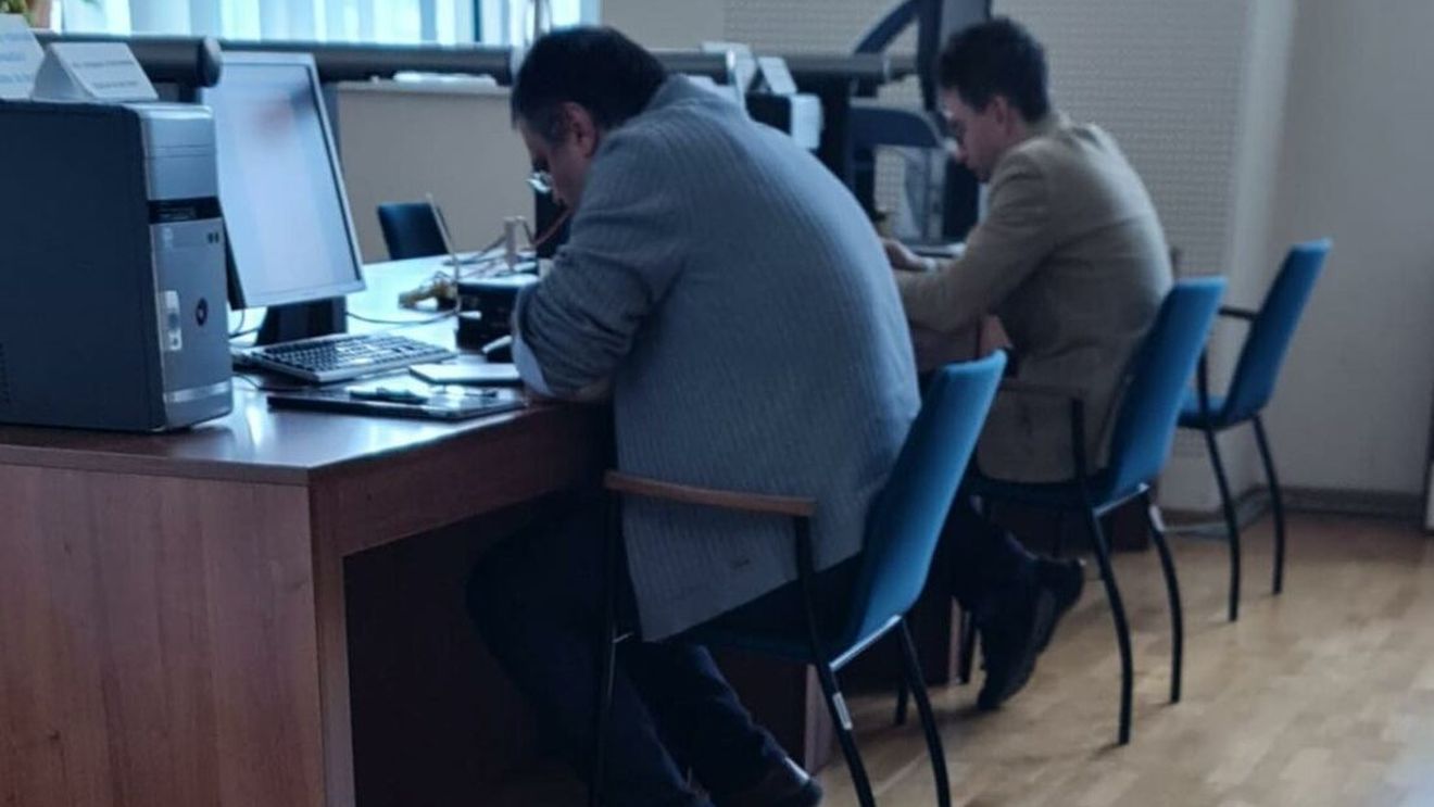 Iulian Bulai anunță că USR a început transcrierea tezei de doctorat a lui Lucian Bode/ Ministrul anunțase că teza e publică și va da în judecată pe oricine mai spune că e secretizată/ Teza nu poate fi copiată decât manual