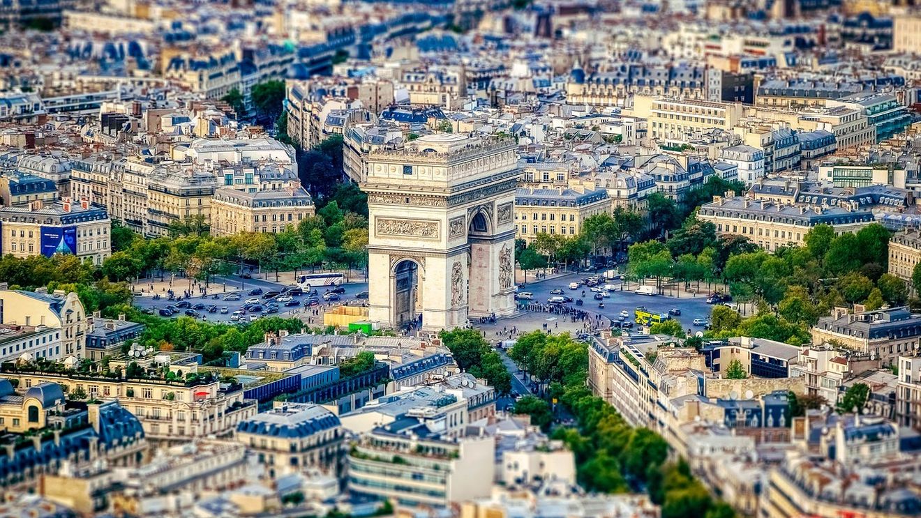 Arestări, la Paris, într-un caz de spionaj și ingerință în favoarea Rusiei / Activitatea, acoperită de un ONG care aparent sprijinea Ucraina