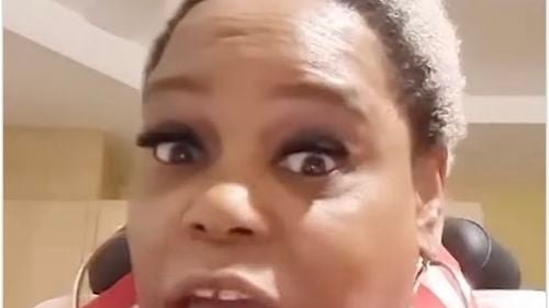 VIDEO O britanică vorbește engleză cu puternic accent italian, după un atac cerebral / „Mi se pare o nebunie să vorbesc așa, simt că nu-mi recunosc propria voce și chiar și râsul meu sună diferit”