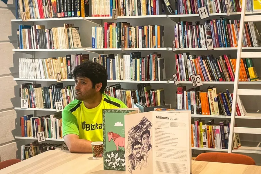 Ali Muhammad, la biblioteca „Marin Preda”