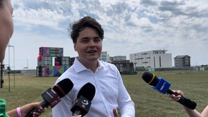 VIDEO&FOTO Tur virtual cu Selly, la "Beach, Please!" în ziua zero: Atracțiile festivalului pe lângă scenele de concert
