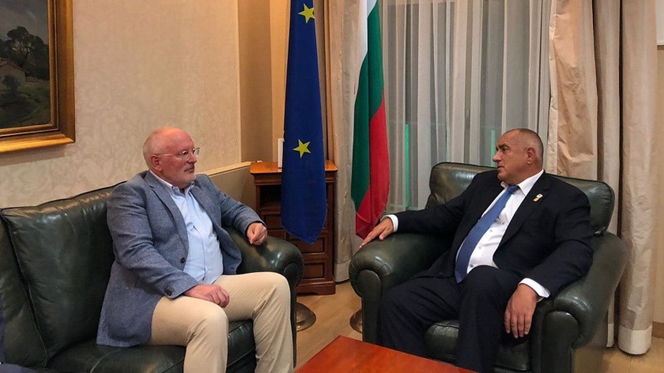 VIDEO Premierul bulgar negociază cu Timmermans pentru preşedinţia Comisiei Europene şi, spre nemulţumirea acestuia, transmite discuţia live pe Facebook