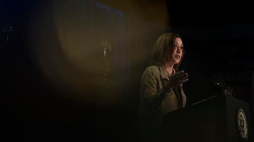 Cine e Kamala Harris, vicepreședinta americană și prima femeie de culoare care aspiră la funcția supremă din SUA