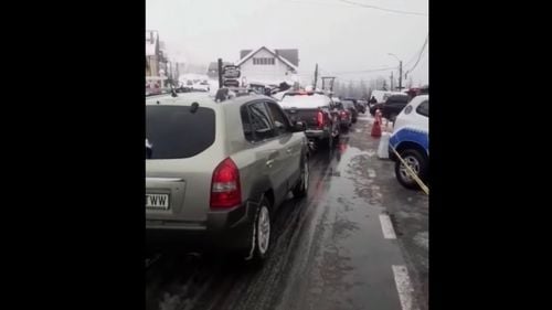 Stațiunea Rânca a rămas fără apă / Cabanierii sunt nevoiți să aducă apă din alte localități / Problema persistă de mai mulți ani