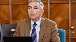 Dragoș Anastasiu, nouă declarație împotriva declarațiilor de avere: Mă uitam şi la Administraţia Prezidenţială, că erau cele două fete cu care lucram şi care măcinau vreo două zile la declaraţia de avere. Nu mi se pare că acolo e problema noastră. În UE, nu toată lumea depune declaraţii de avere