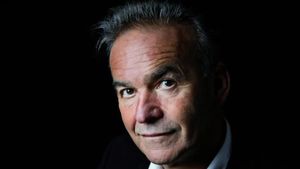 Regizorul Nick Broomfield vine la Astra Film Festival cu un film despre Leonard Cohen
