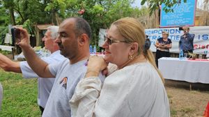 VIDEO Soțul Dianei Șoșoacă a fost exclus din partidul extremist SOS după o săptămână de dispute publice/ Silvestru Șoșoacă își acuză soția de abuzuri, Diana Șoșoacă spune că i-a ”salvat sufletul” de serviciile secrete