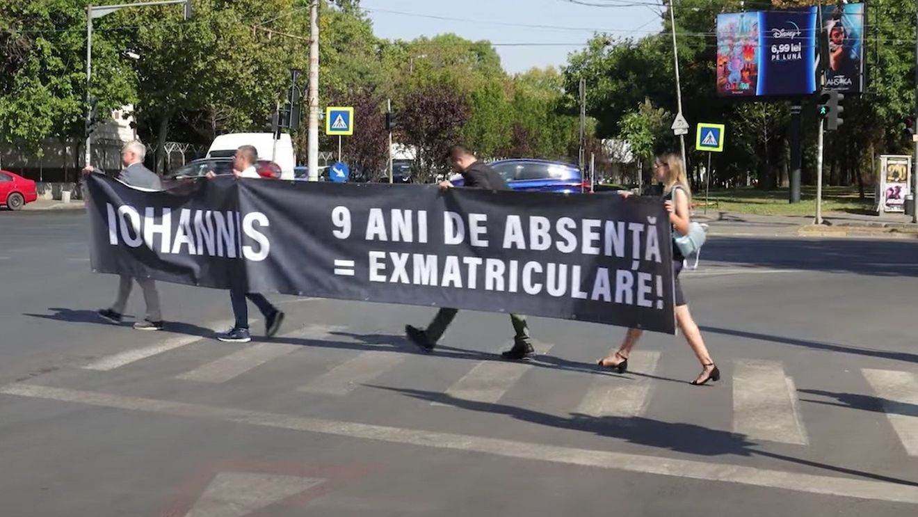 VIDEO Protest USR la Cotroceni, în prima zi de şcoală: ”Actualul preşedinte este un profesor care şi-a ratat menirea” / ”Avem un eşec generalizat”