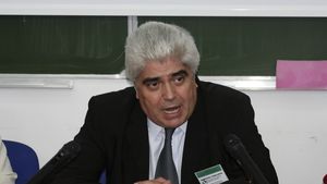 Fostul decan al Facultăţii de Farmacie din Constanța, condamnat la opt ani de închisoare cu executare pentru că a primit de la zece studenți mită între 200 și 600 de euro pentru a-i promova