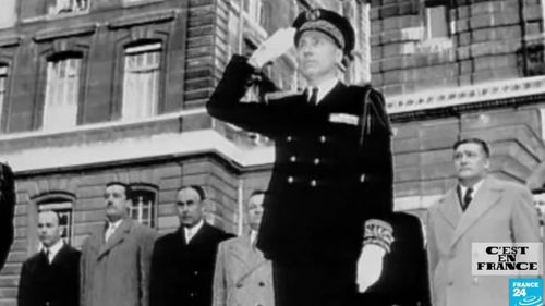 Președintele Macron a denunțat ”crimele de neiertat” din 1961, când zeci de algerieni au fost uciși de polițiștii din Paris în timpul unei manifestații