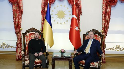 Erdogan pledează alături de Zelenski în favoarea relansării negocierilor de la Istanbul în vederea unui armistiţiu în Războiul din Ucraina. El cere ”implicarea aliatului nostru, SUA” ”într-un cadru mai complet”