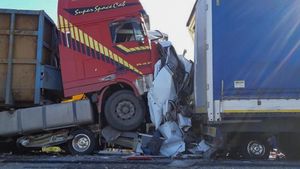 Cel puţin 16 persoane şi-au pierdut viaţa într-o coliziune între un microbuz şi două camioane / Accidentul s-a produs în regiunea rusă Ulianovsk (Volga)