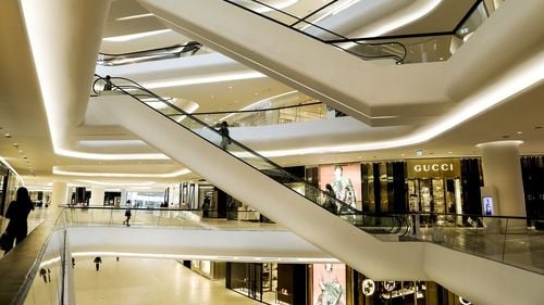 Spre ce se îndreaptă luxul accesibil? Cei mai mari jucători au tras un semnal de alarmă cu privire la încetinirea cererii globale