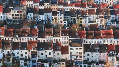 Crește numărul de noi cazuri de infectare cu coronavirus în Bruxelles / Autoritățile locale, somate de experți să impună restricții dar acestea refuză