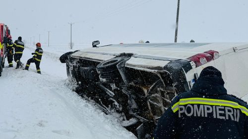 Zeci de persoane blocate în mașini din cauza viscolului / Inspectoratul pentru Situații de Urgență: Consultați permanent avertizările de trafic și prognozele meteo
