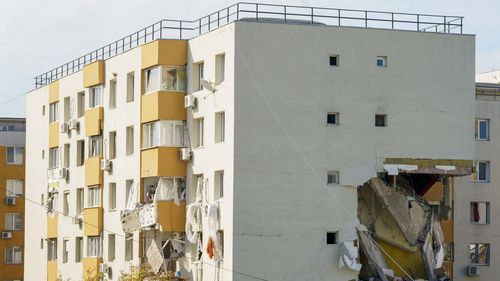 Ministrul Sănătăţii: Pacientul cu arsuri de la cazul din Rahova se întoarce în ţară stabilizat / Va mai sta într-o secţie de chirurgie plastică, dar nu mai are nevoie de terapie intensivă pentru mari arşi