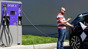 ANALIZĂ Industria auto românească și impactul automobilelor electrice. România are nevoie de o strategie pentru electromobilitate, conducere autonomă și transformare digitală
