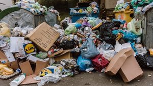 Al doilea oraș din Vâlcea care intră în stare de alertă /  După Drăgășani urmează Băbeni / Localitatea a rămas fără serviciu de salubrizare de peste trei luni