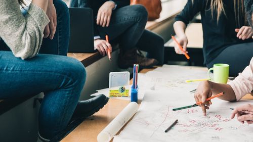 ULTIMA ORĂ Ministerul Educației vrea să piloteze o nouă “arhitectură curriculară”, începând chiar din septembrie, fără să fi pus vreun document în dezbatere. Consiliul Elevilor: Noile planuri-cadru nu au legătură cu tăierea numărului de ore