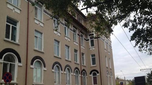 Preluarea spitalelor CF1 și CF2 de către Primăria Capitalei nu a trecut de votul consilierilor generali / PSD s-a abținut de la vot și vrea dezbatere publică / Cele două spitale ar fi dorite și de MApN